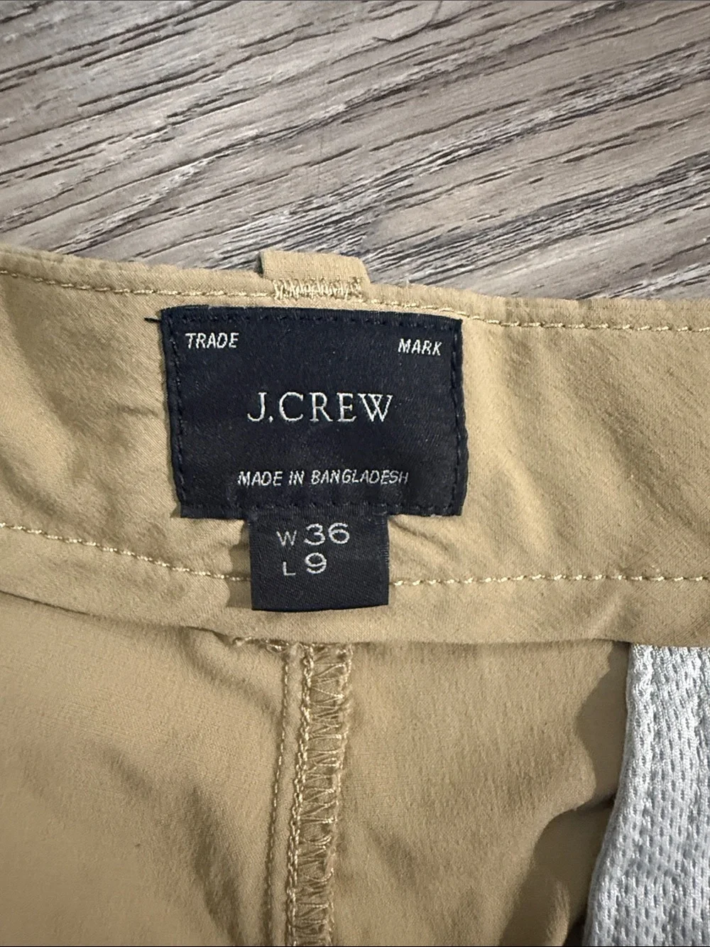 J. Crew Men’s Flat-Front Shorts in Light Khaki Sz 36